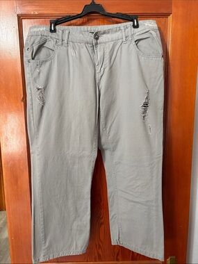 Vanity Light Gray Distressed Capris